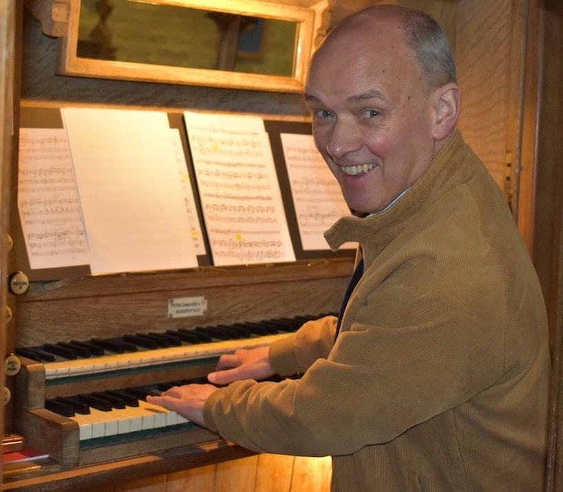 Organist Gordon Stewart